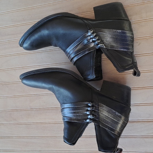 Diba Skyler Distressed Western Almond Toe Leather Slip-On Block Heel Booties - Picture 8 of 11